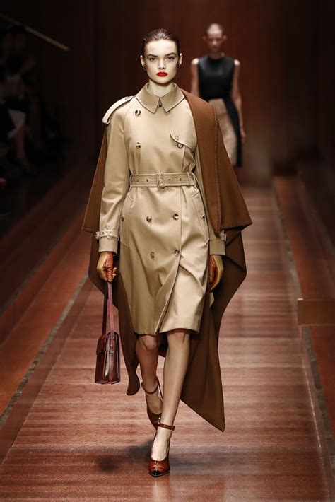 burberry runway fashion show.